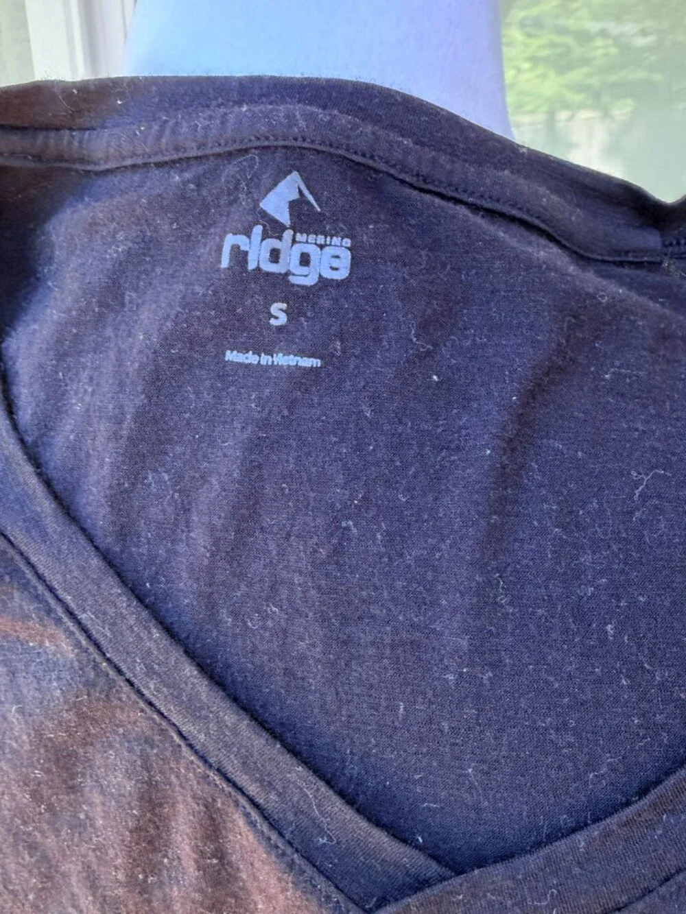 Ridge Merino Women's Wander V-Neck T-Shirt - Small - Black - Picture 6 of 7